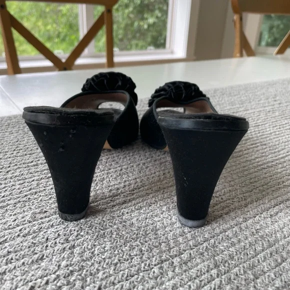 Vintage Daniel Green Black Satin Pom Pom Detail Heeled Mules Fits Size 8 Narrow - Picture 9 of 11